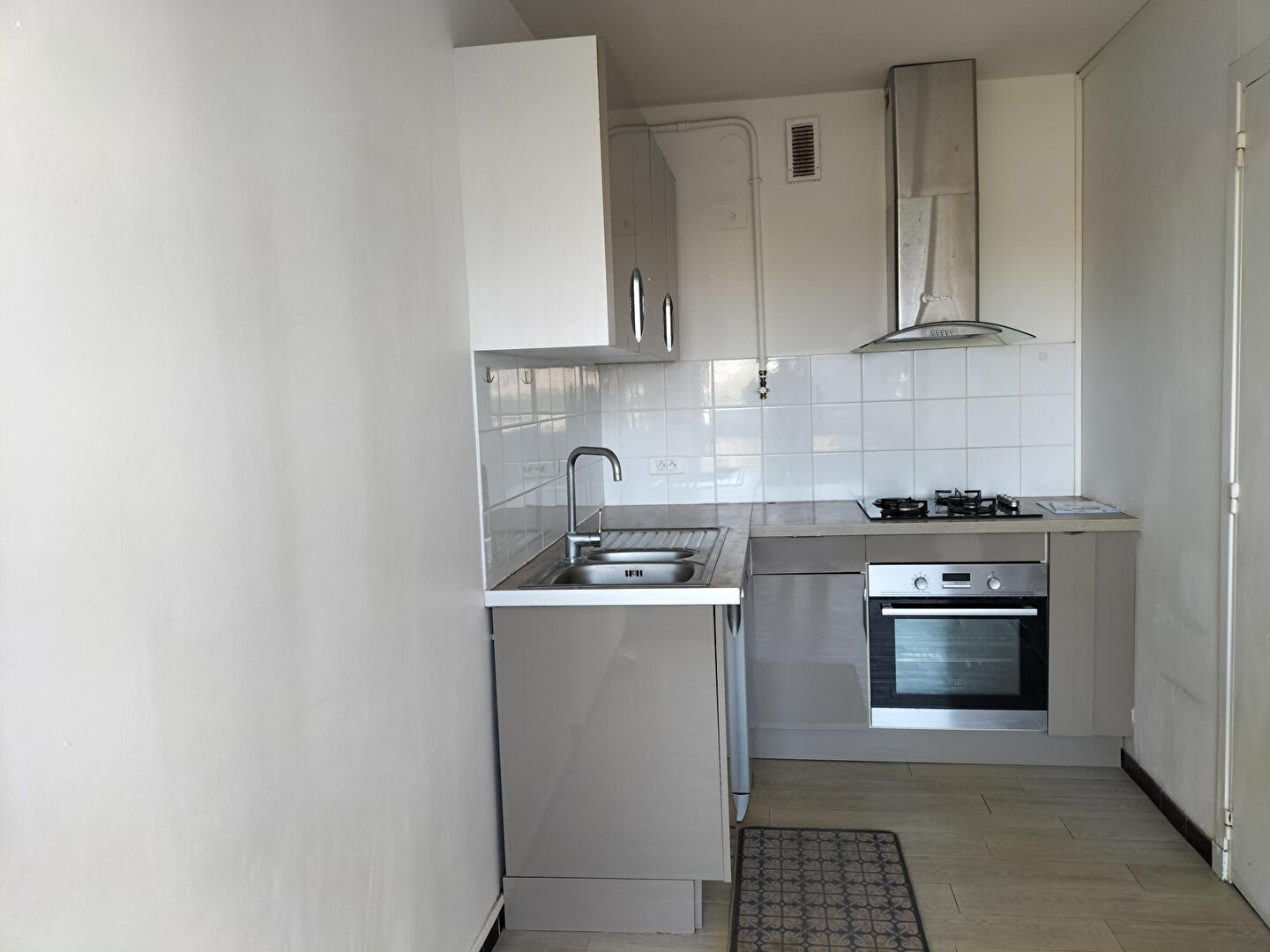 Photo Appartement  1 pièce(s) 13009 image 2/6