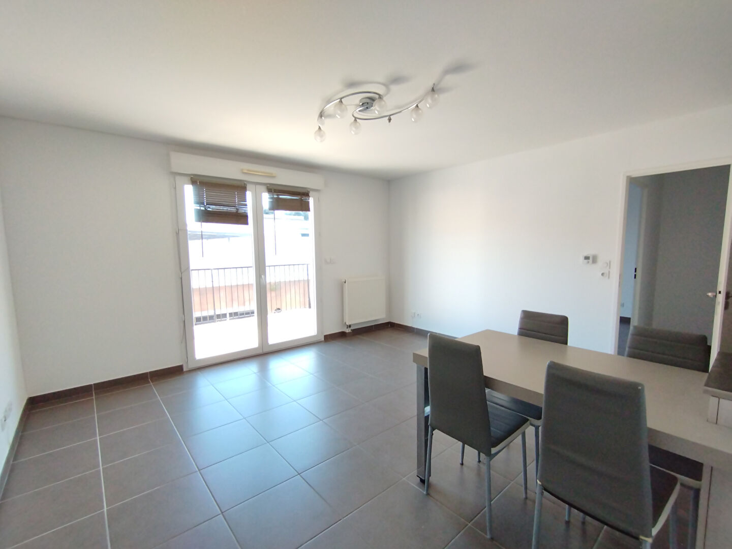 Appartement  2 pièces avec emplacement de parking 13740 le Rove