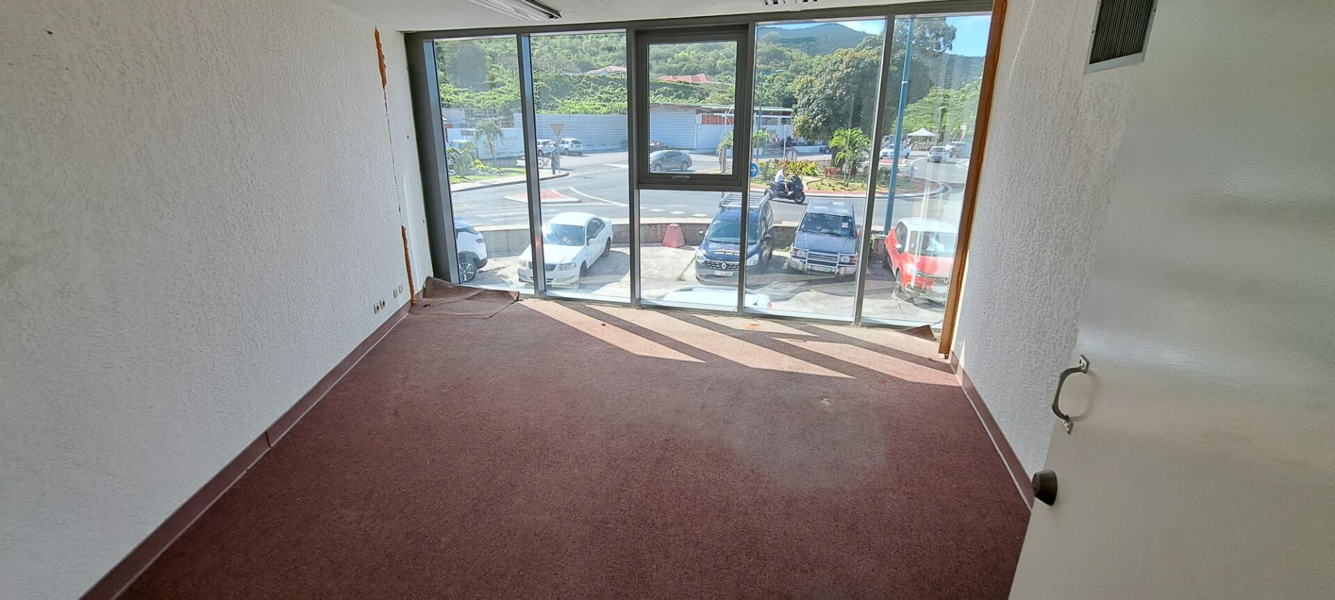 Photo Sous compromis de vente/ Bureaux à vendre au 1er étage image 2/6