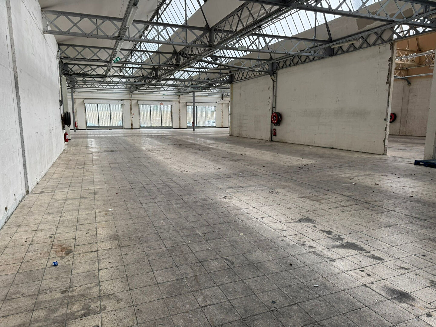 Photo Local commercial Bobigny 2500 m2 image 2/3