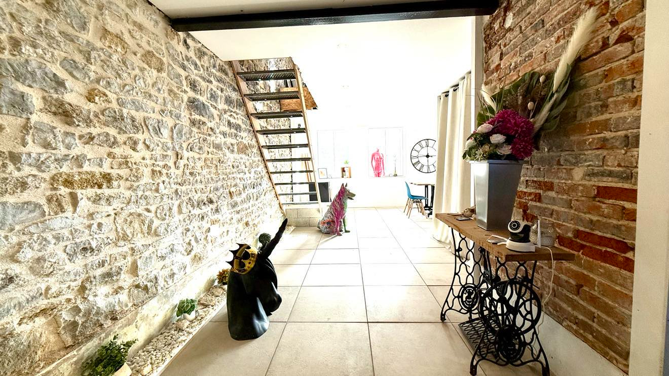 Photo Maison en Pierre rénové 5 pièces image 1/6