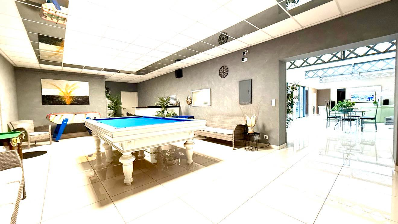 Demeure contemporaine ancienne Usine à Sainte Savine 8 pièce(s) 295 m2