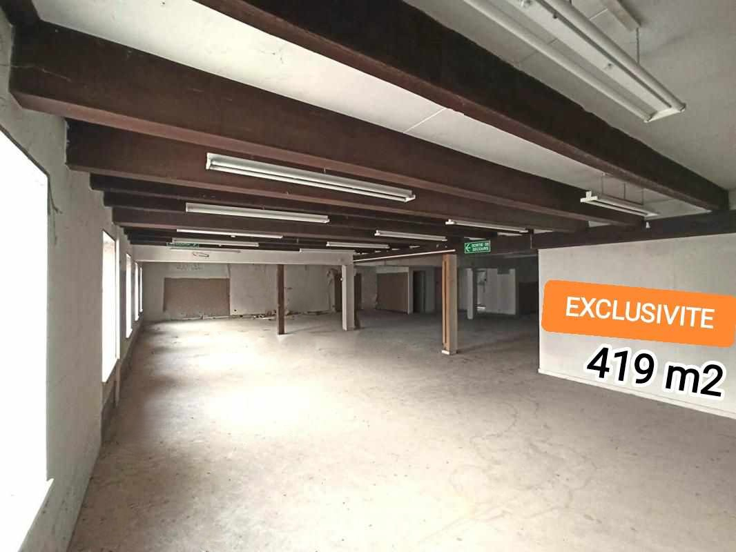 LOCAL COMMERCIAL LIBRE  419m² AVEC MONTE CHARGE AU CENTRE VILLE