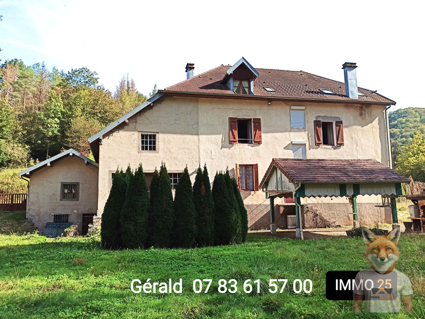 Immeuble 3 appartements de 14 pièces 278 m2 en bord de Loue sur 2 773m²