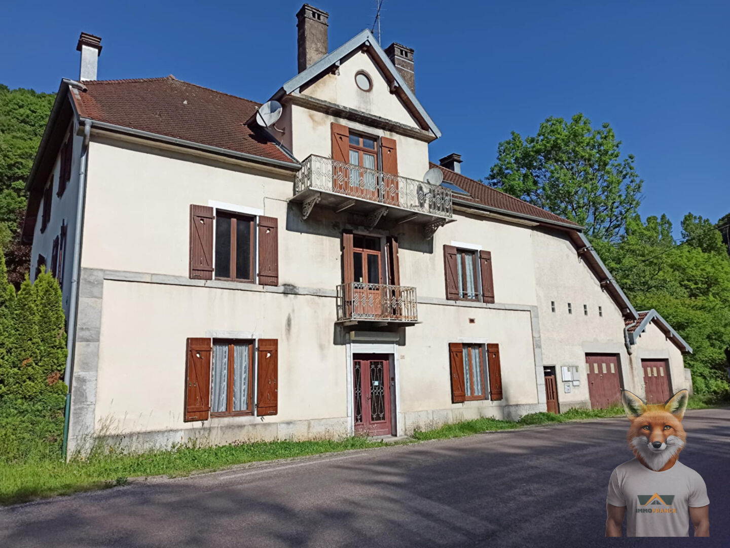 Photo Immeuble 3 appartements de 14 pièces 278 m2 en bord de Loue sur 2 773m² image 2/6