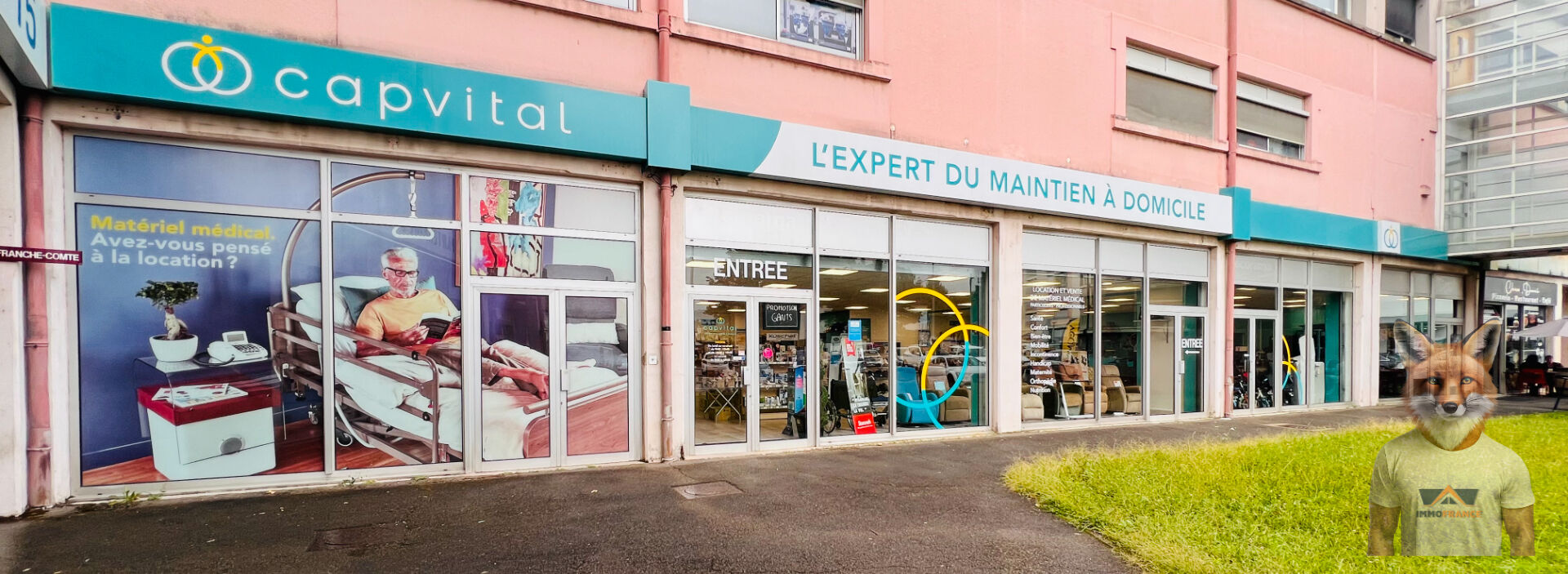 LOCAL COMMERCIAL DE 350m2 AVEC GRANDE VITRINE ET 8 PLACES DE PARKING