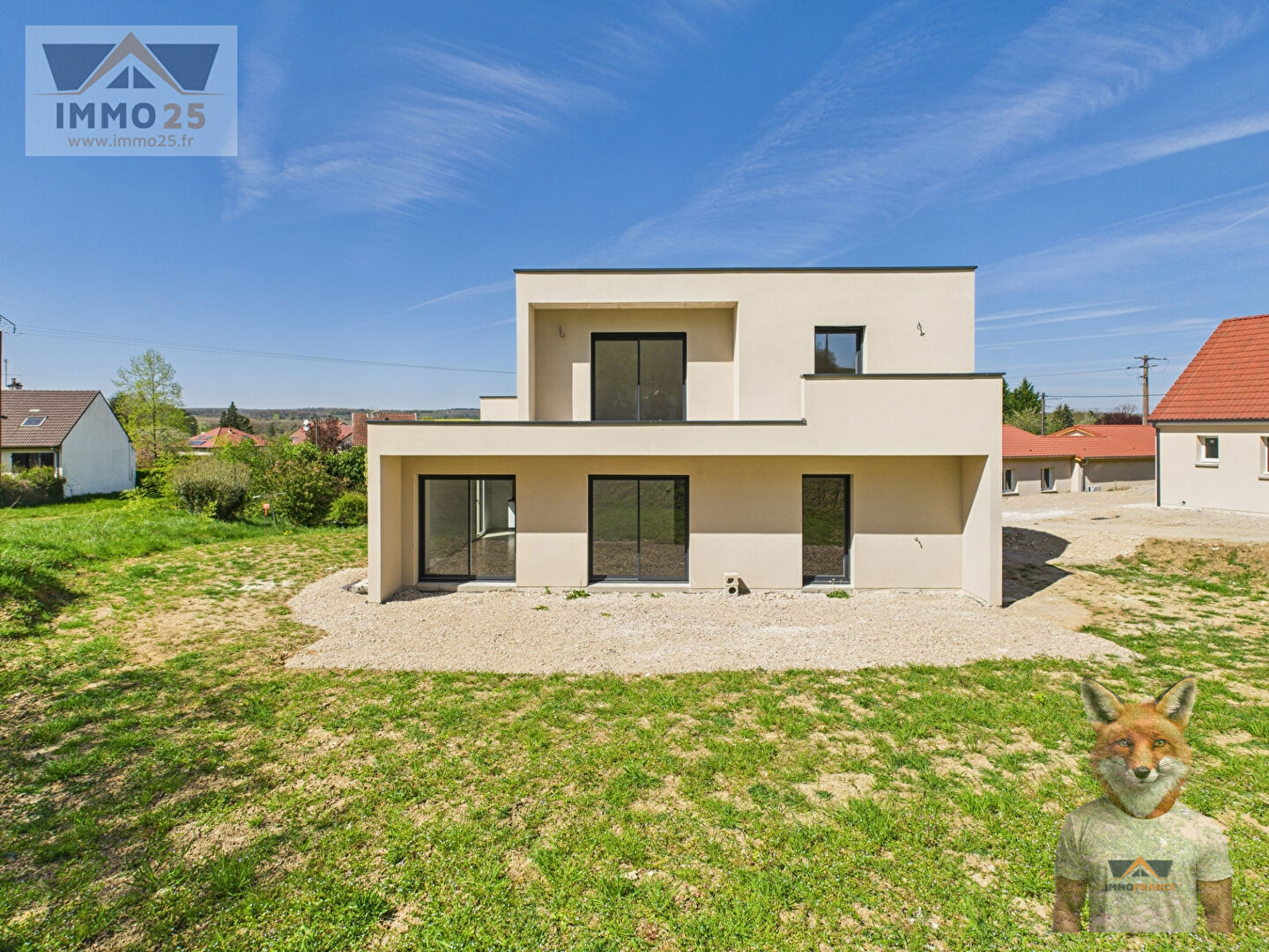 MAISON NEUVE AVEC 4 CHAMBRE ET UNE SUITE PARENTALE, AU CALME