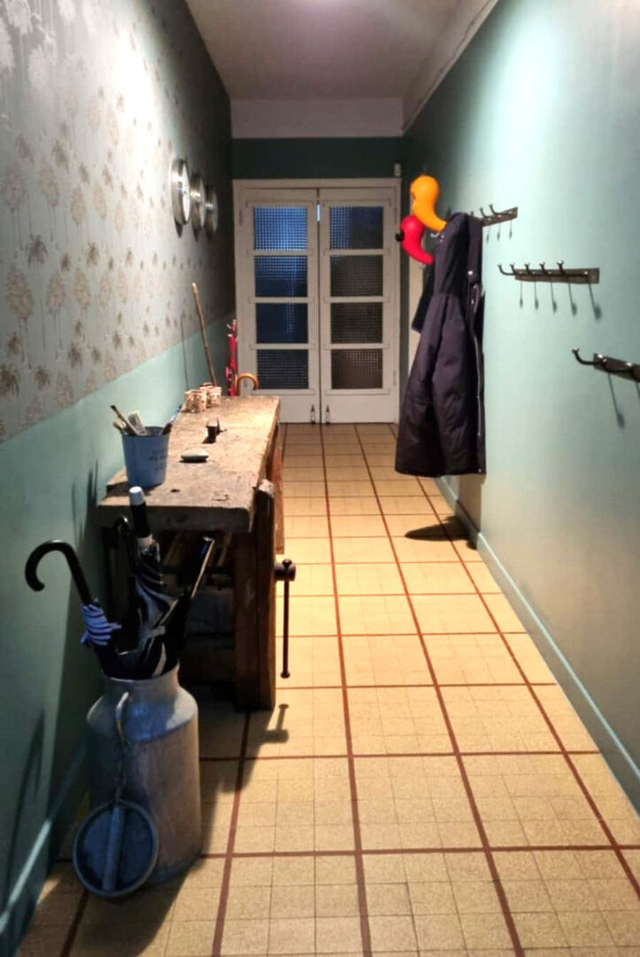 Photo Vaste maison de ville de 10 Pièces 282m² garage, piscine, cuisine d'été + grenier 200m² sur dalle béton à aménager hyper centre d'Ornans image 5/6