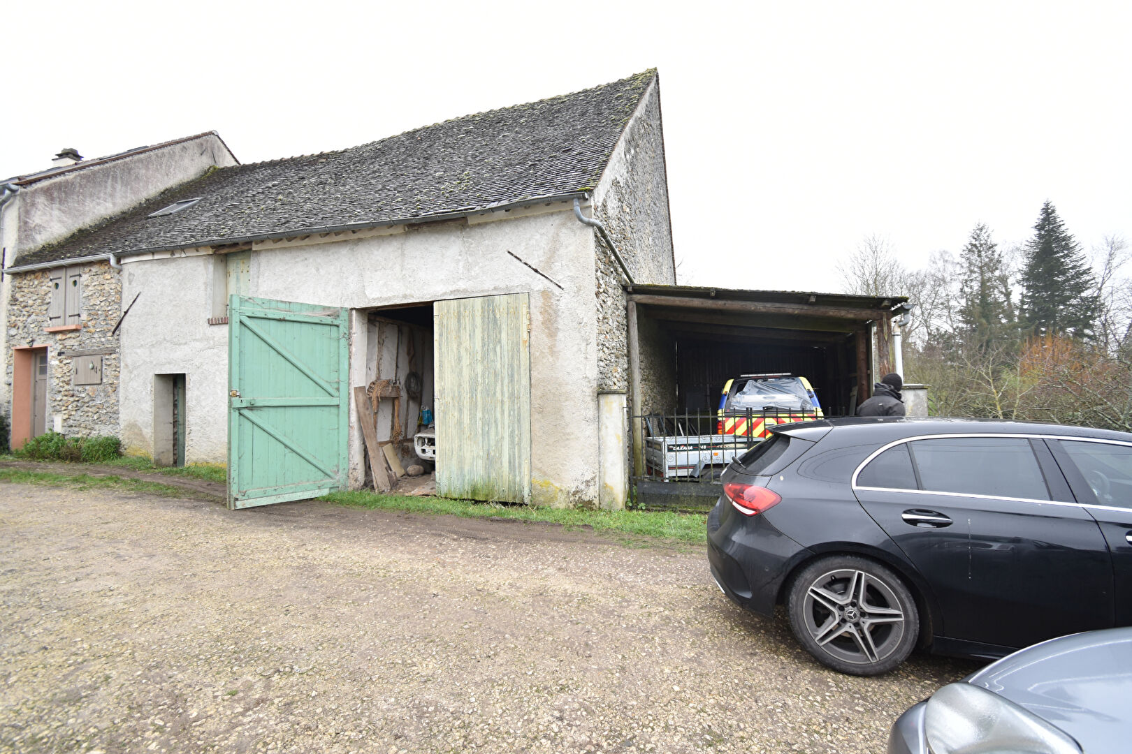 Guerard  grange édifiée sur un jardin de 782 m2