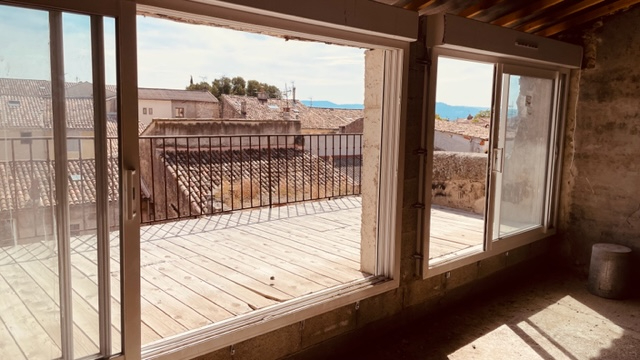 Photo PERTUIS centre ville traverse Colbert, T2 en DUPLEX de 70 m² sous les toits avec terrasse dominante image 2/6