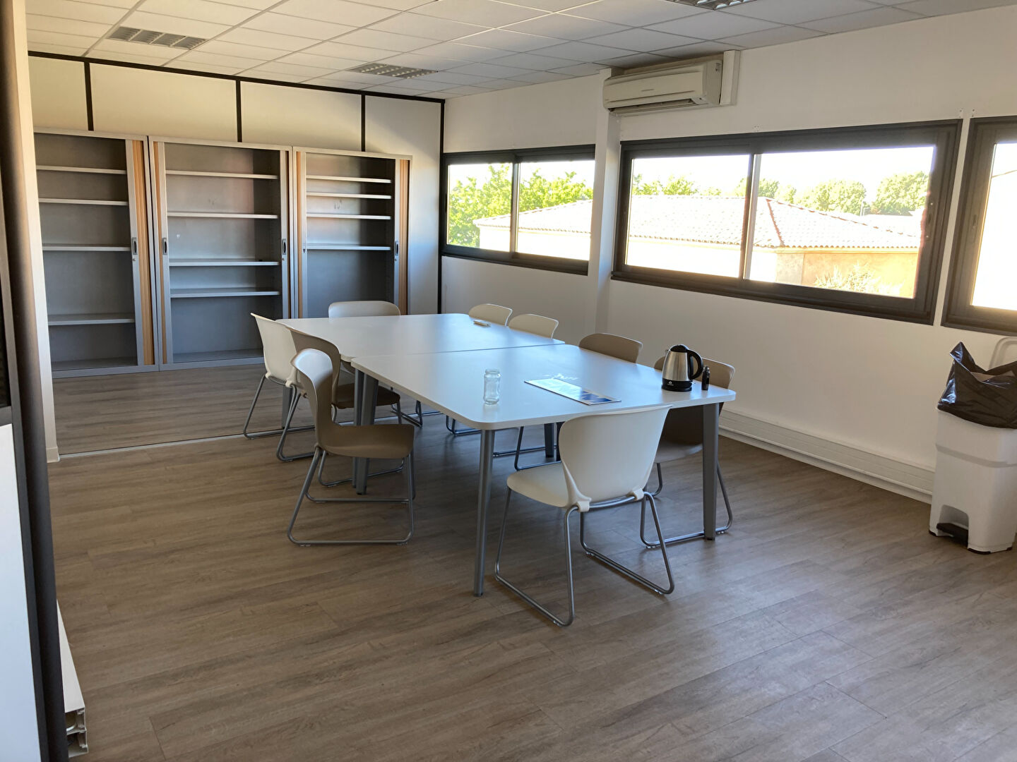 Photo BUREAU 235 m2 image 3/6