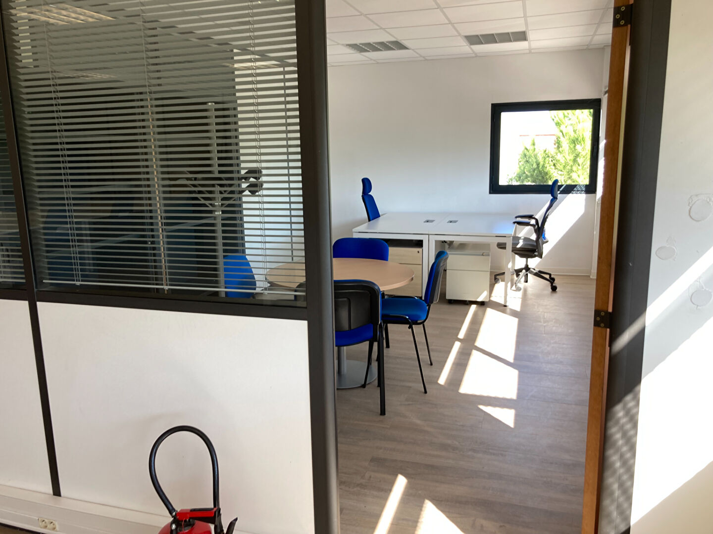 Photo BUREAU 235 m2 image 4/6