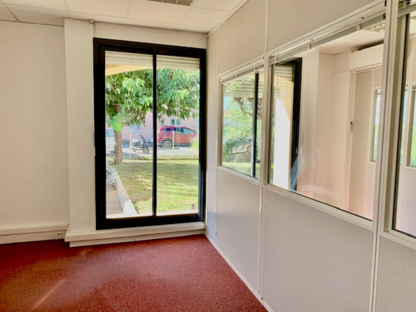 Photo BUREAU 100M2 RDC image 3/3