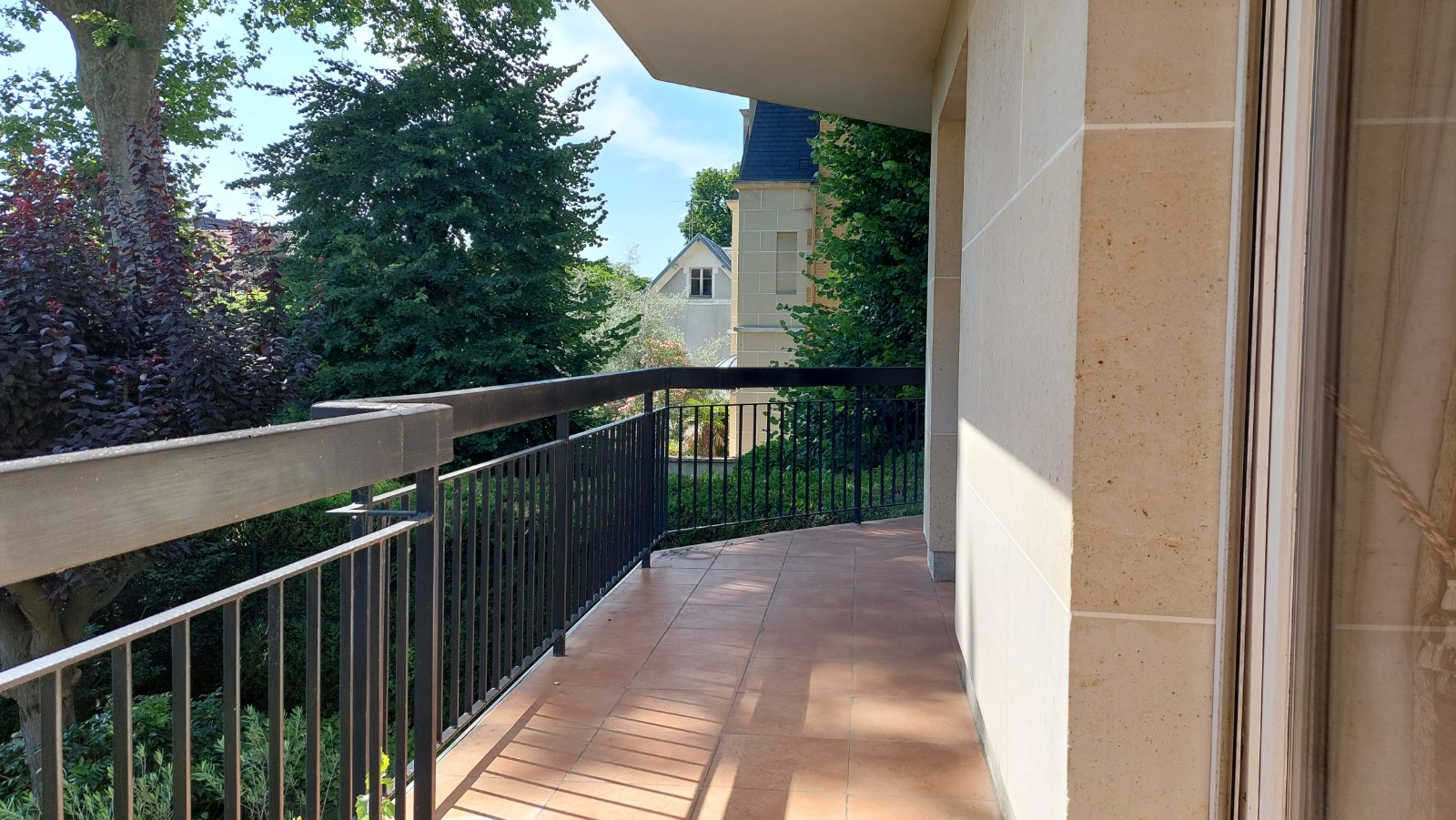 Photo SPACIEUX 4 PIECES - 89 m² - 2 chambres - Cave - Box image 3/6