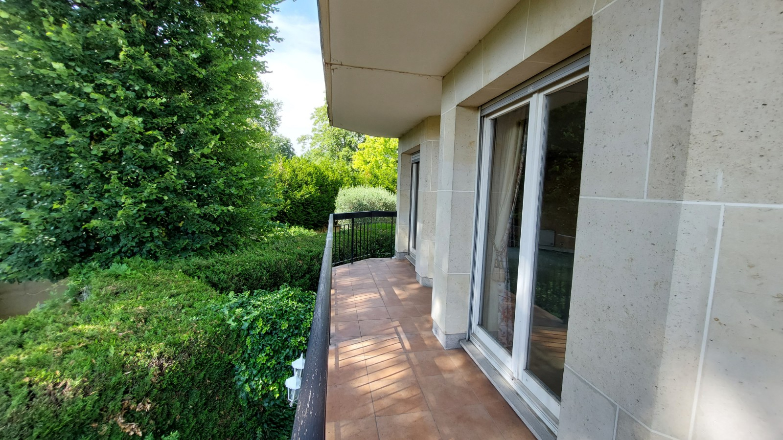 Photo SPACIEUX 4 PIECES - 89 m² - 2 chambres - Cave - Box image 4/6