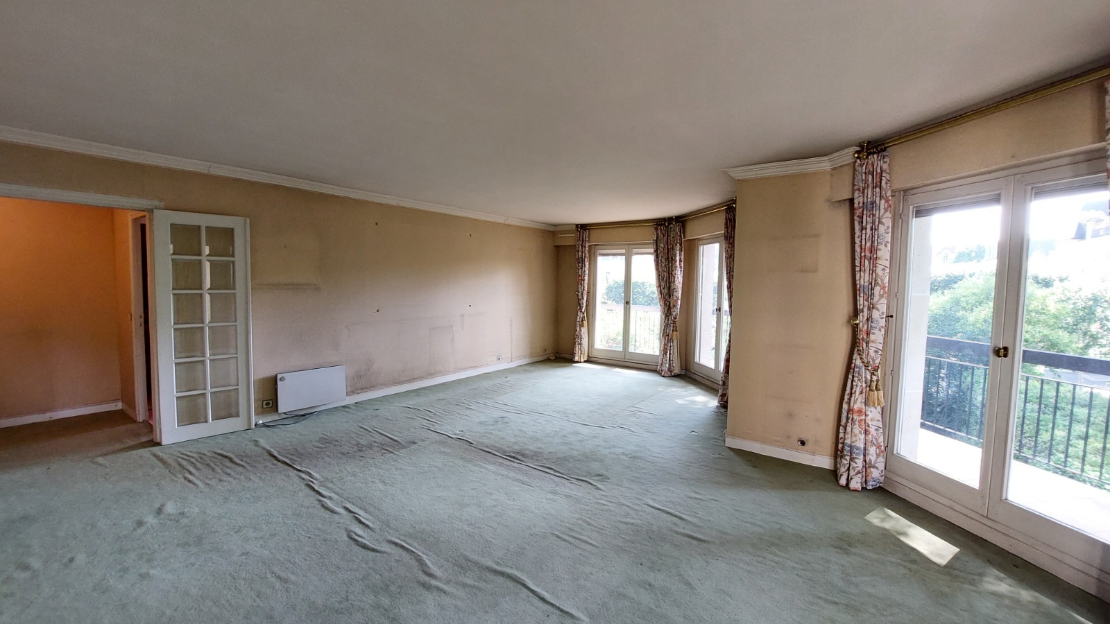 Photo SPACIEUX 4 PIECES - 89 m² - 2 chambres - Cave - Box image 5/6