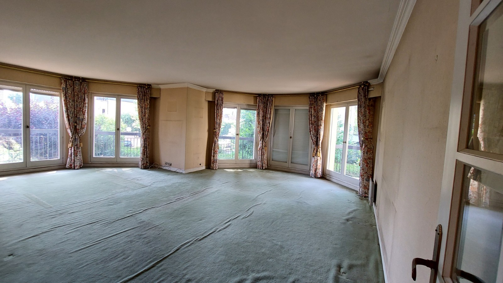 Photo SPACIEUX 4 PIECES - 89 m² - 2 chambres - Cave - Box image 6/6