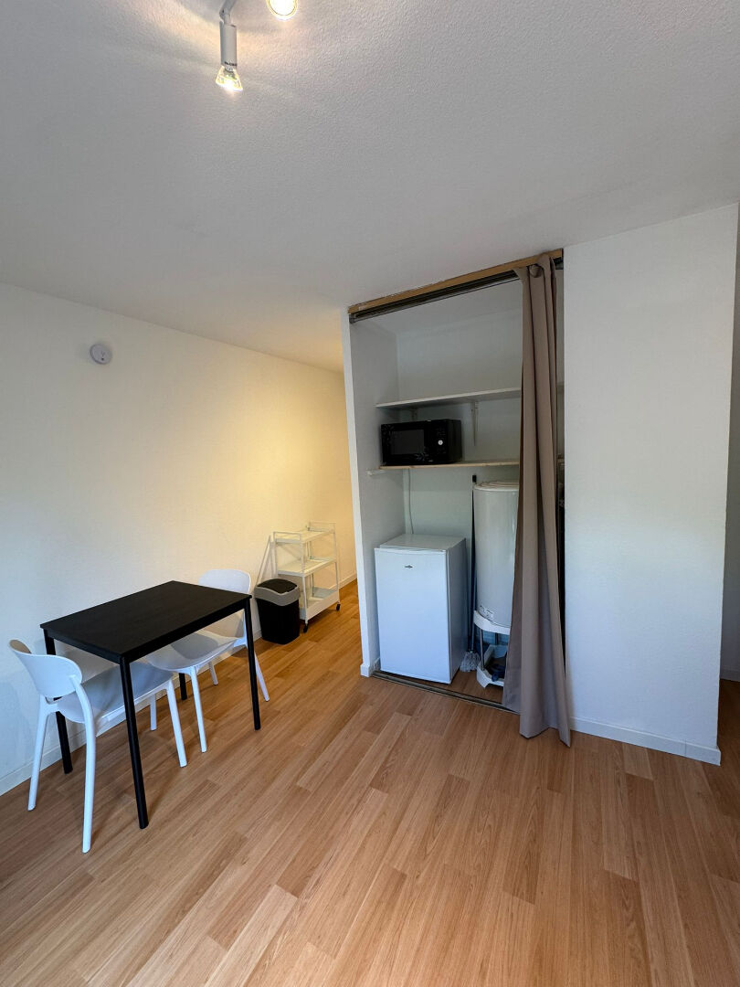 Photo Studio à louer - Vannes centre - Refait image 4/6