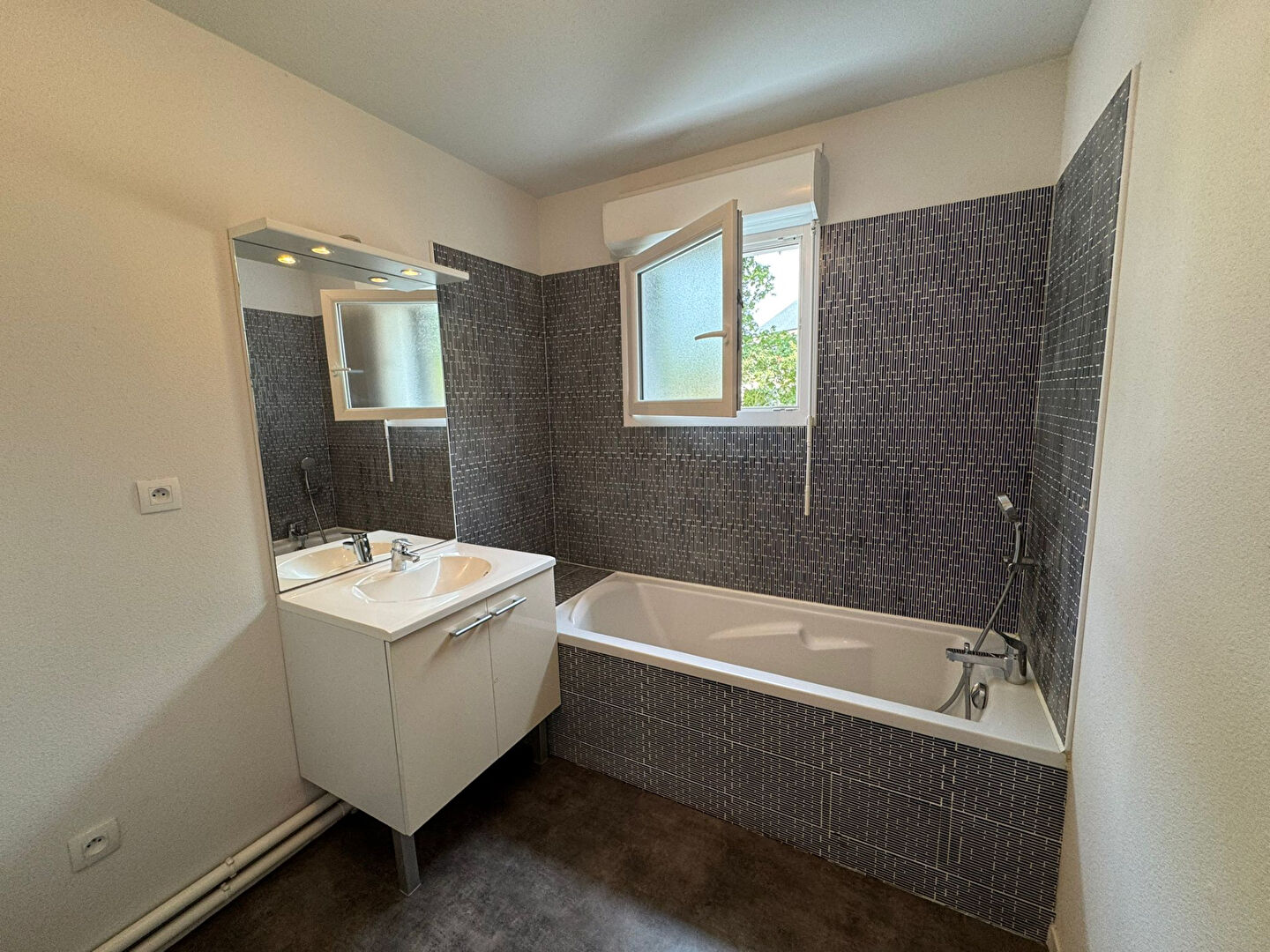 Photo À louer T3 récent avec terrasse et jardin - Résidence calme et soignée image 3/6