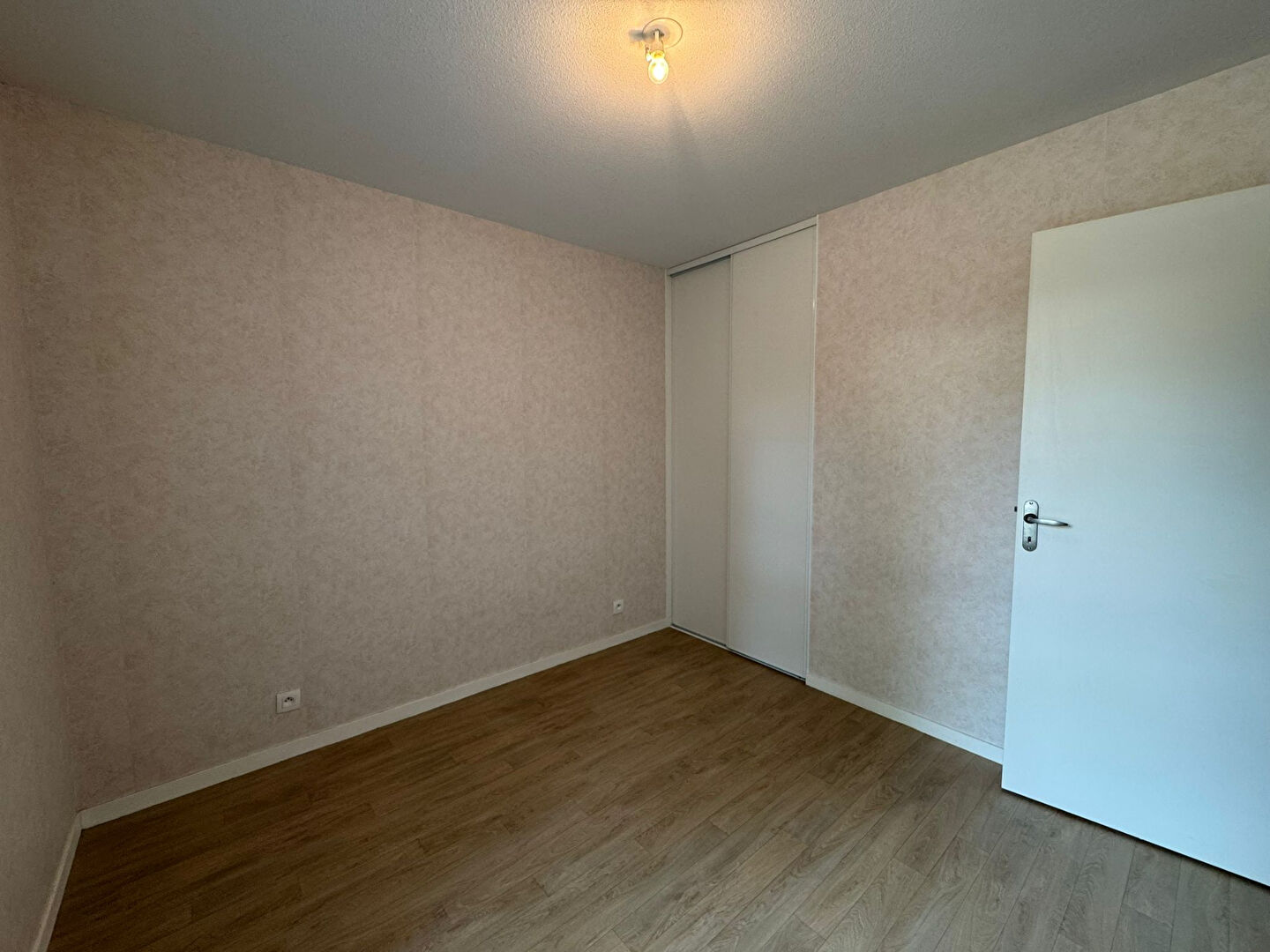 Photo À louer T3 récent avec terrasse et jardin - Résidence calme et soignée image 5/6