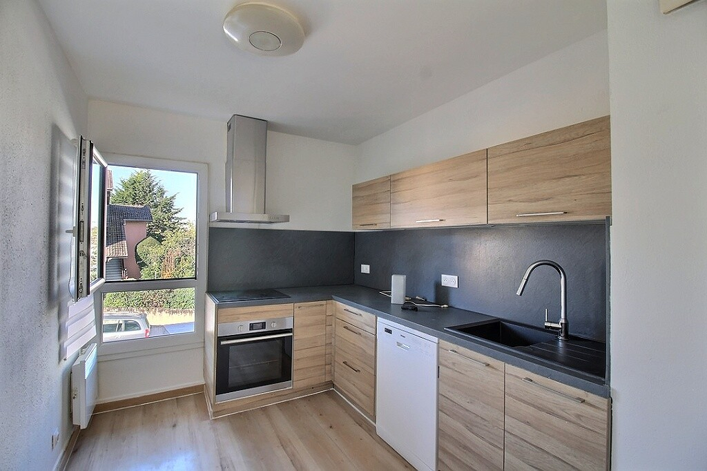 Photo Thonon-les-Bains  Duplex T4 avec garage  84,22 m² Carrez (111,76 m² au sol) image 1/6