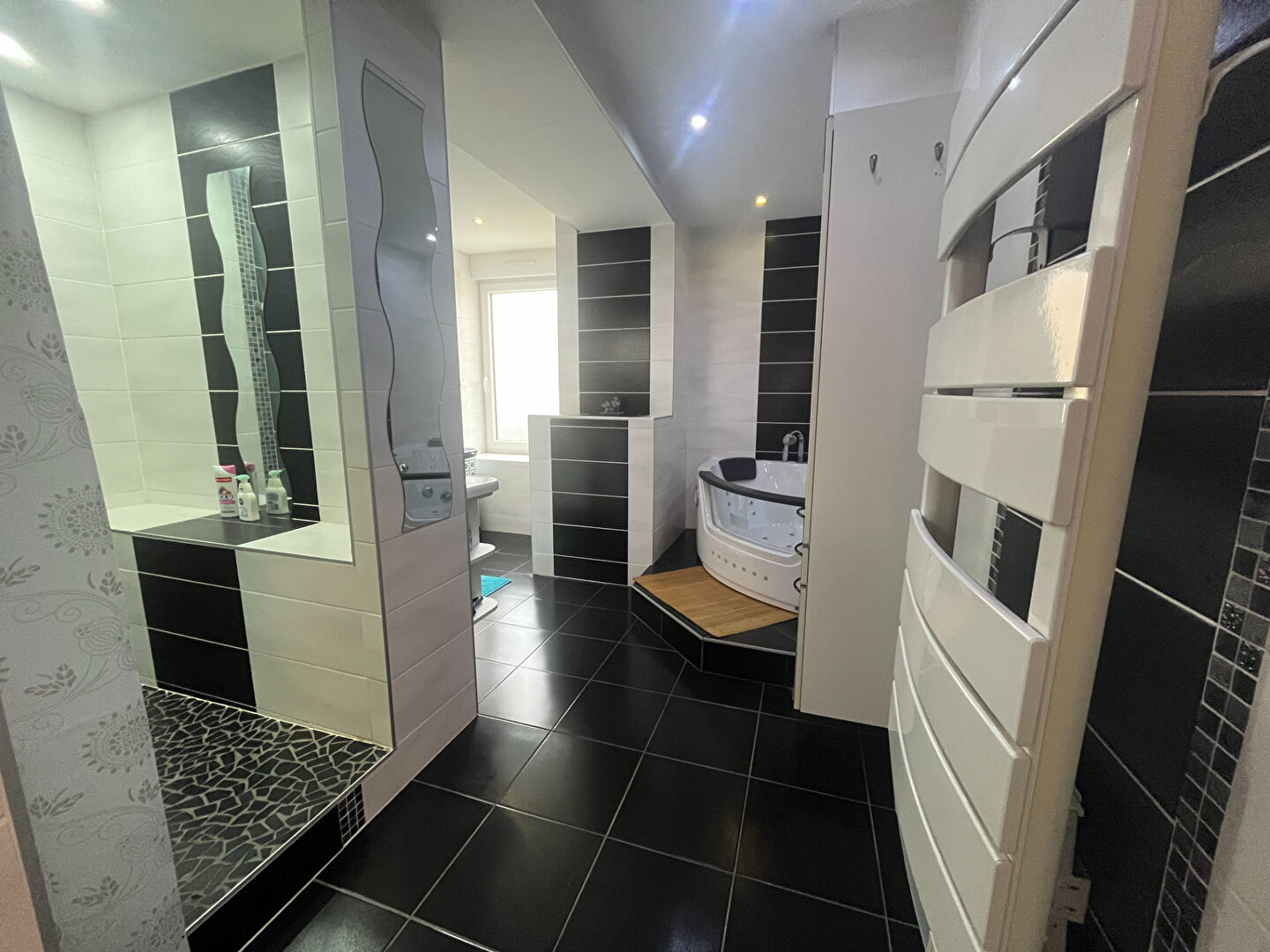 Maison HOMECOURT 10 pièce(s) 250m2