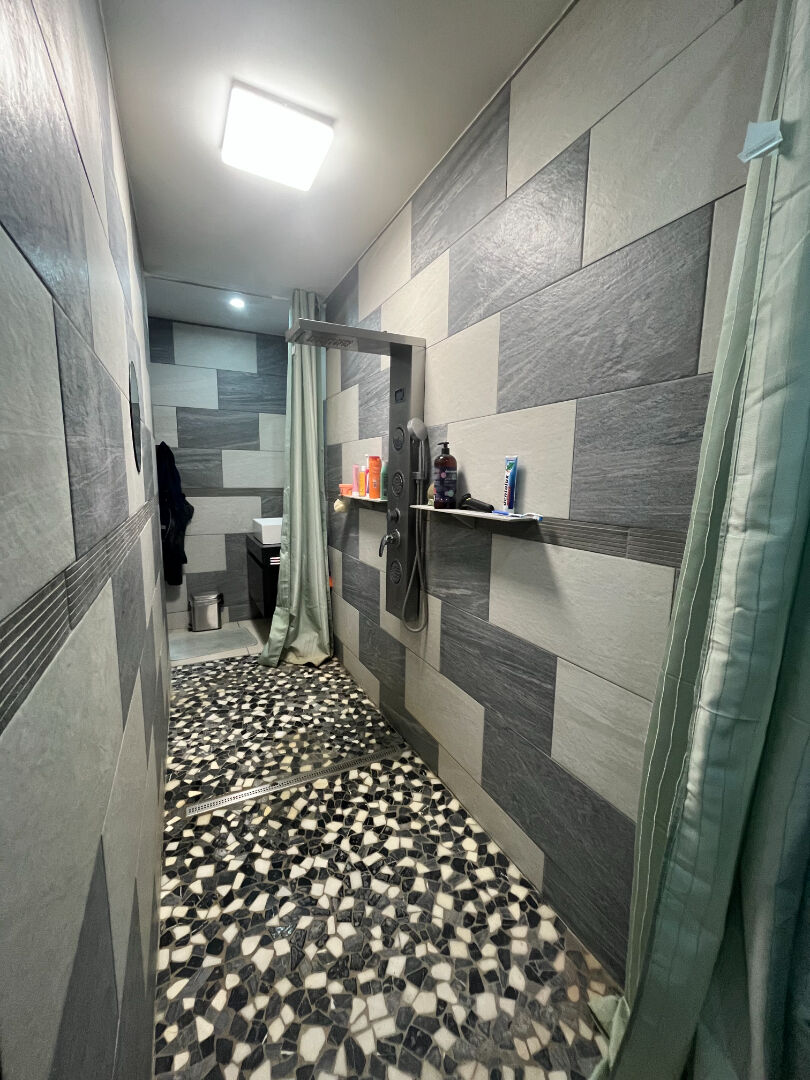Maison HOMECOURT 10 pièce(s) 250m2