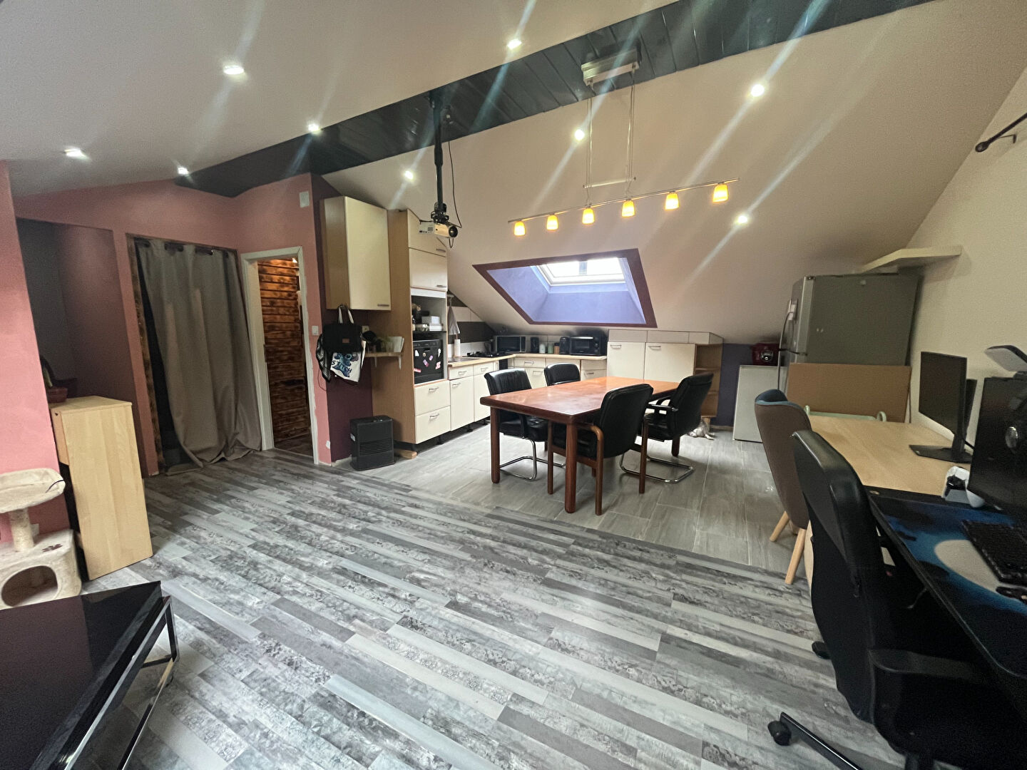 Maison HOMECOURT 10 pièce(s) 250m2