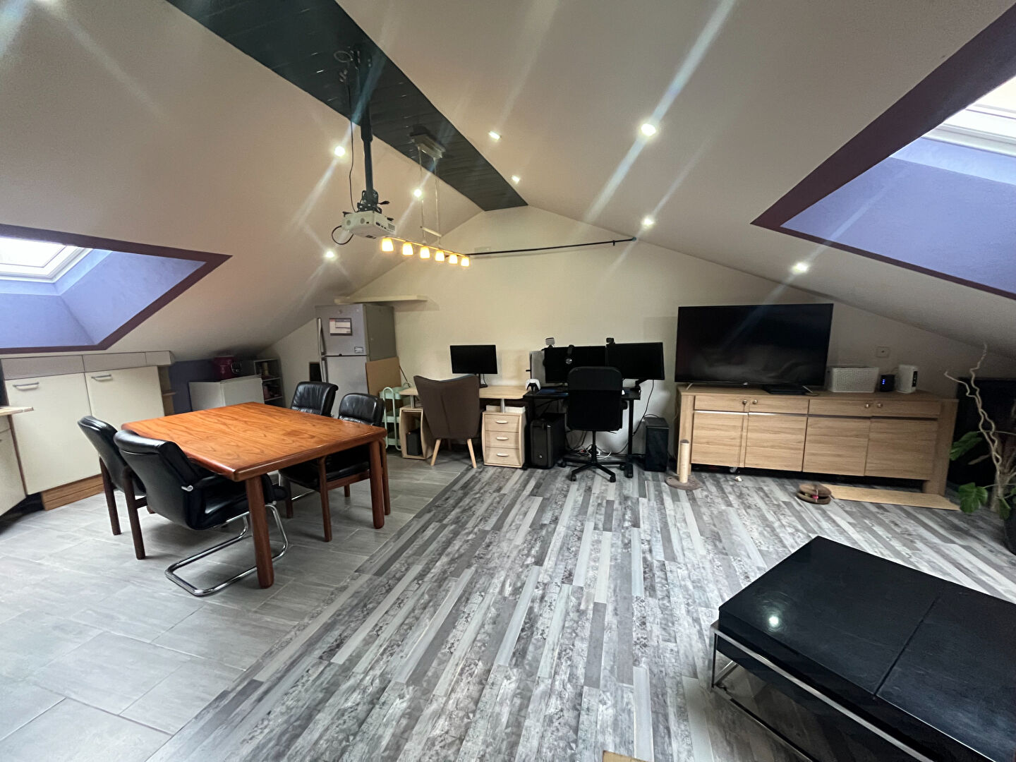 Maison HOMECOURT 10 pièce(s) 250m2