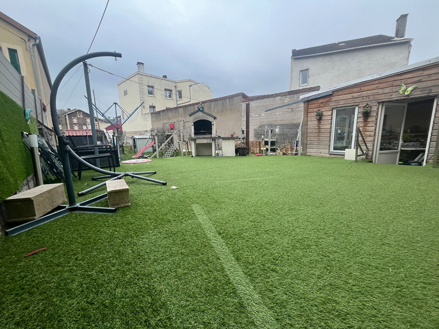 Maison HOMECOURT 10 pièce(s) 250m2