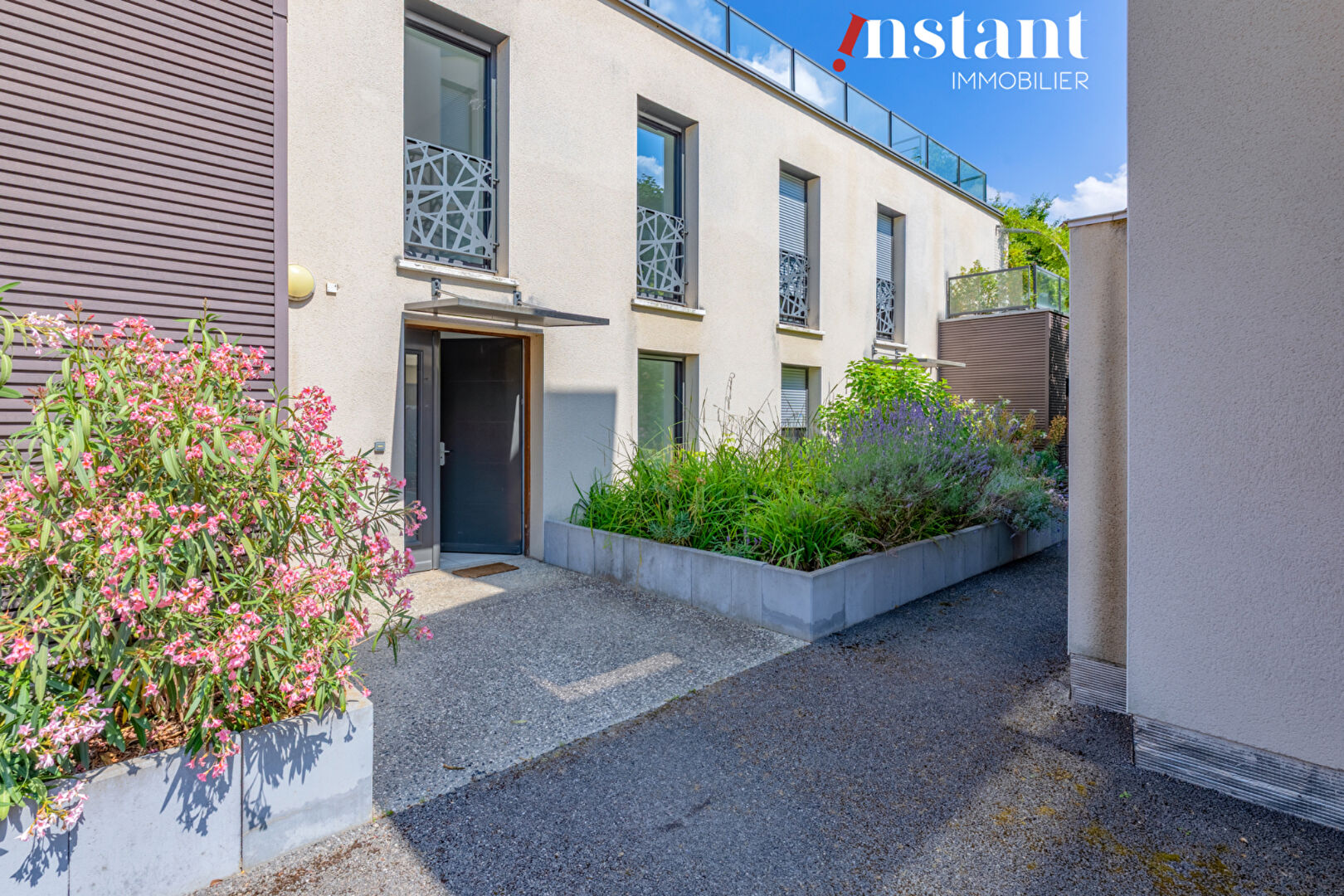 Photo Exclusivité - Maison récente - Montchat image 2/6