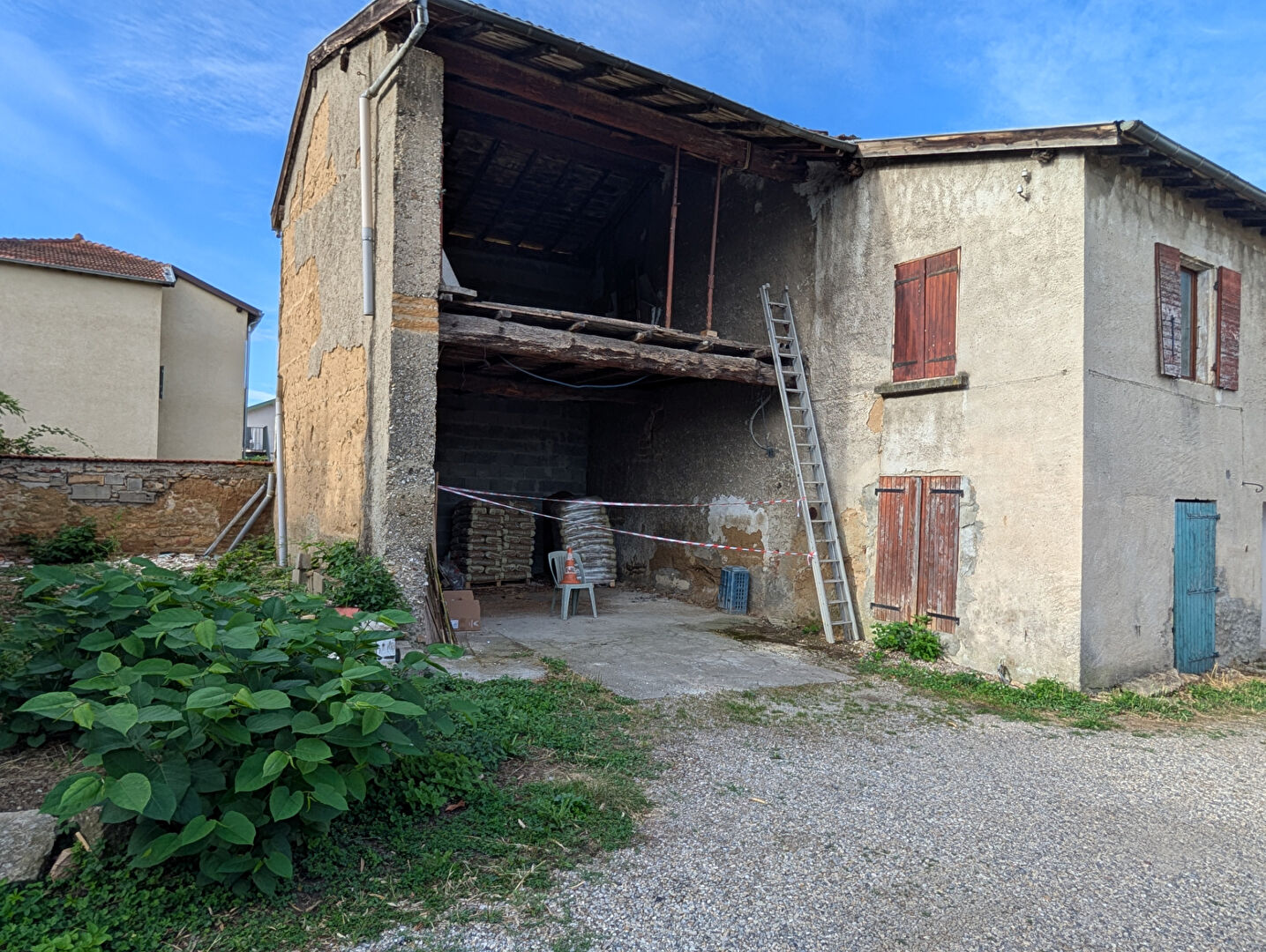 Exclusivité - Maison avec espace à aménager - Saint-Priest Village