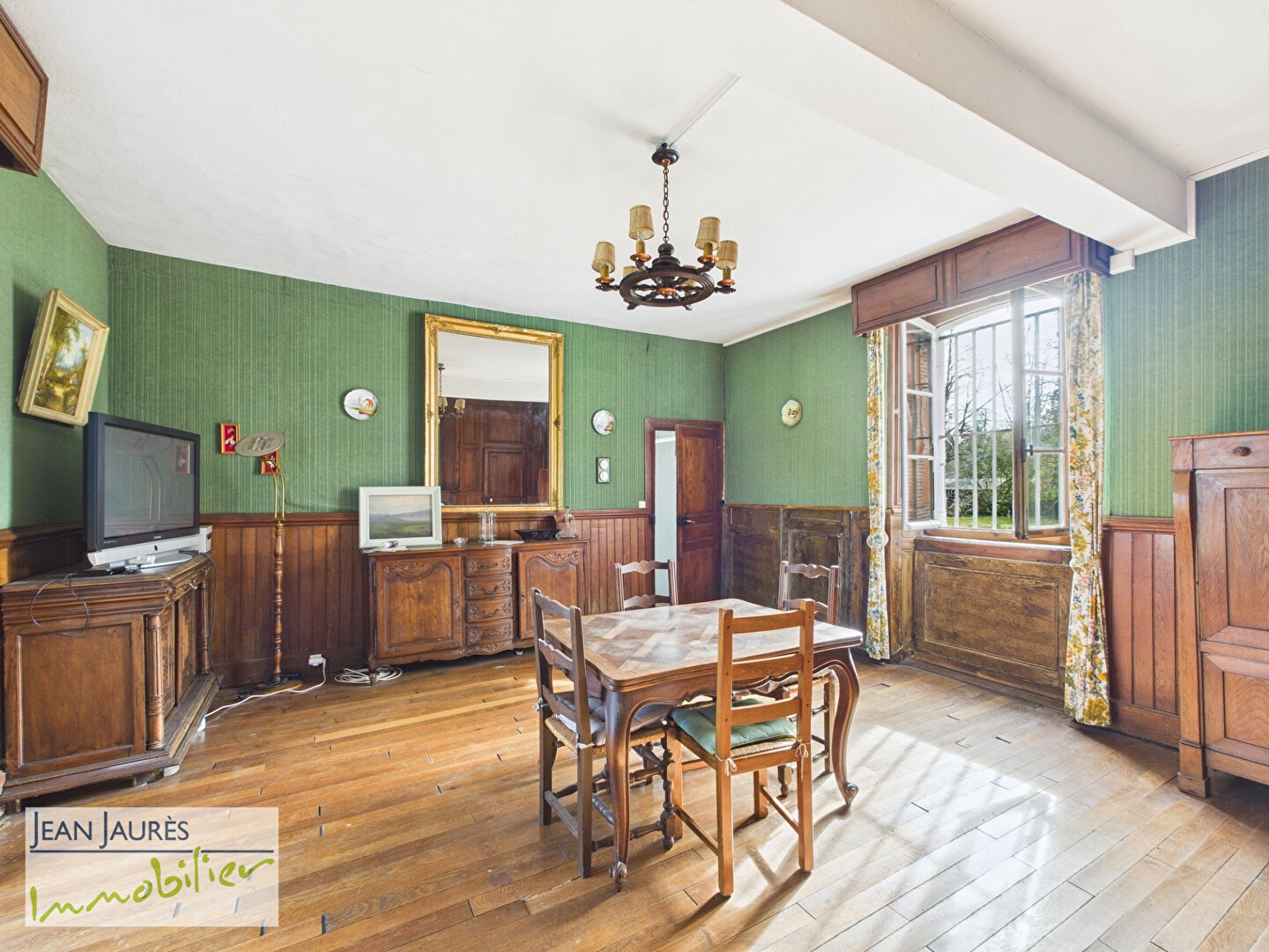 Photo Forêt de Chaource : Ancien château à rénover, sur parc image 3/6