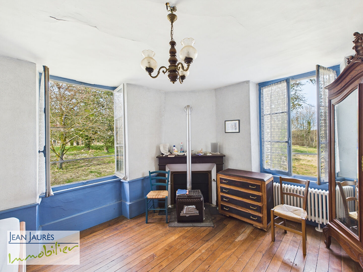 Photo Forêt de Chaource : Ancien château à rénover, sur parc image 4/6