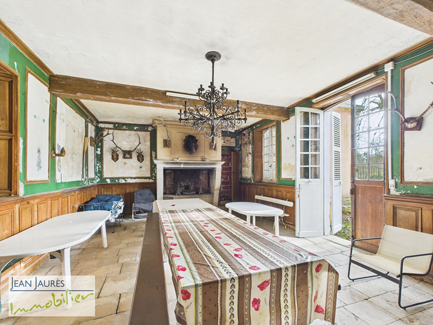 Photo Forêt de Chaource : Ancien château à rénover, sur parc image 5/6