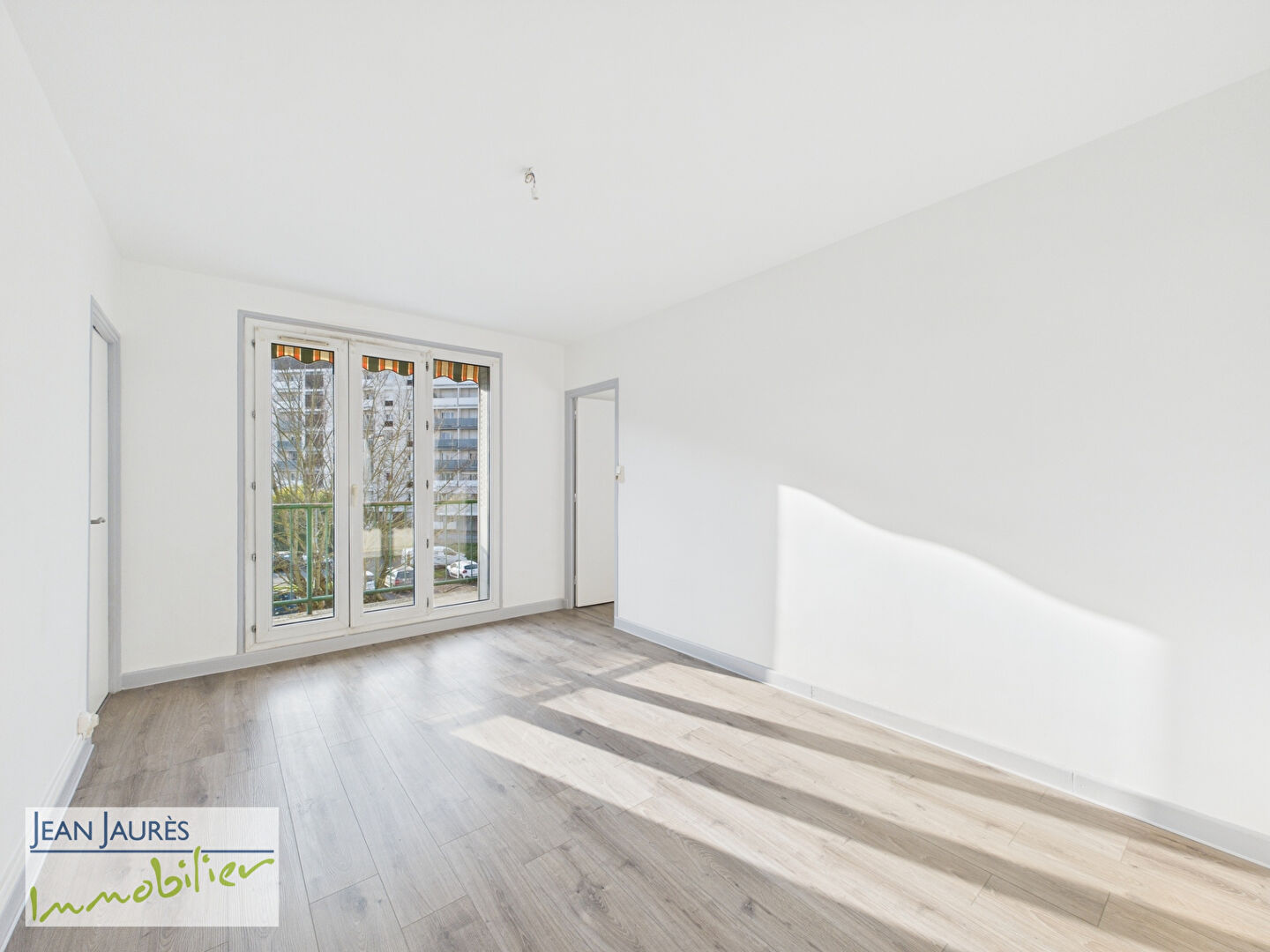 Photo Appartement proche IUT et UTT, 2 chambres et balcon image 2/6