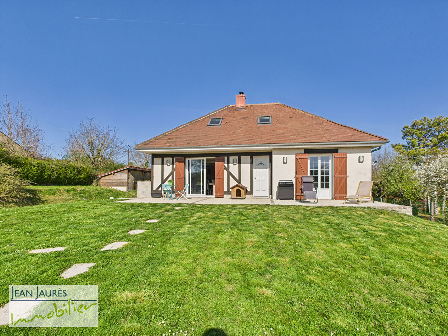 Photo Beau plain pied de 3 chambres, en excellent état image 1/6