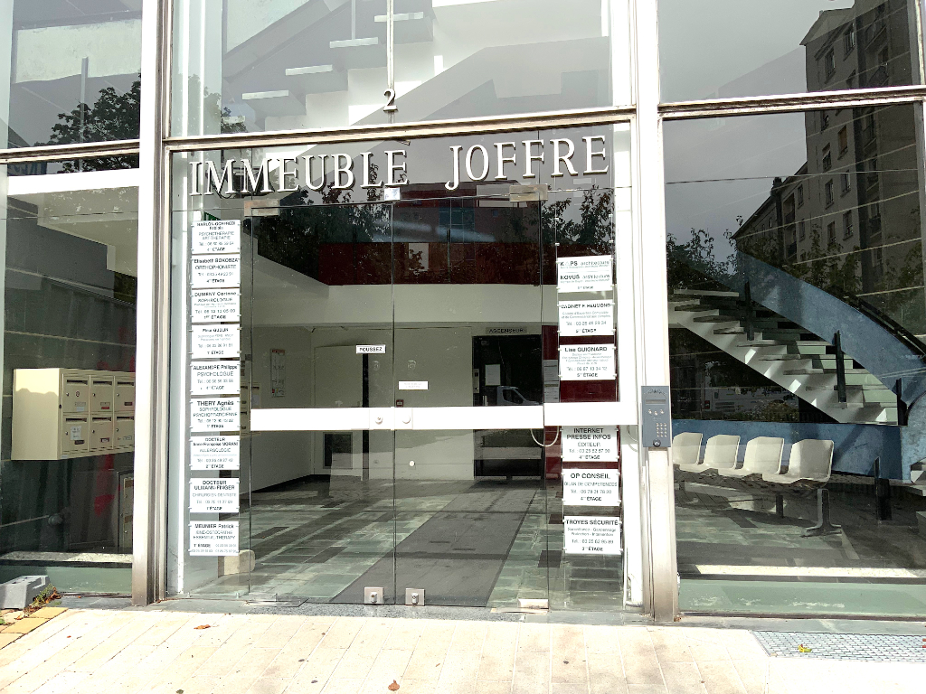 Photo CENTRE VILLE, AU PIED DE LA GARE, LOCAL PROFESSIONNEL DE DEUX PIECES DE 39M² image 6/6