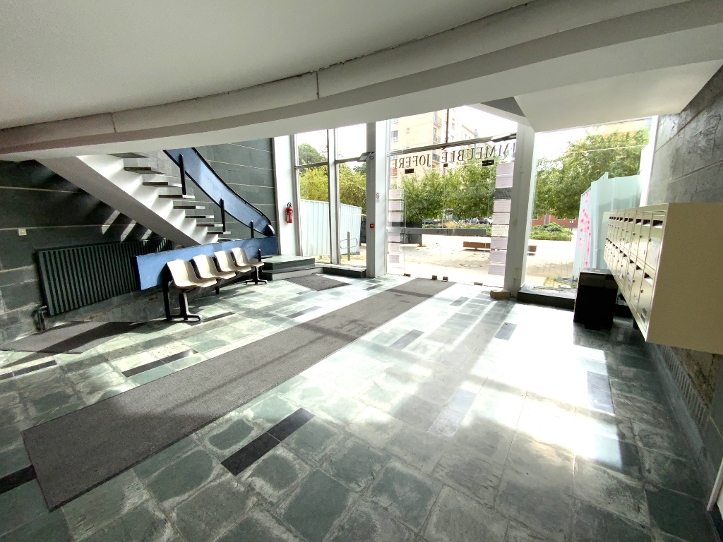 Photo CENTRE VILLE,AU PIED DE LA GARE, DANS UN IMMEUBLE À USAGE  PROFESSIONNEL, BUREAU DE 73 M² image 6/6