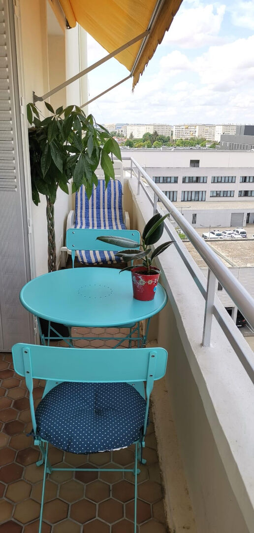 Photo A DEUX PAS DU CENTRE, EMPLACEMENT IDÉAL, APPARTEMENT EN COLOCATION MEUBLÉ 3 CHAMBRES, LOUÉ 1155 /mois image 3/6