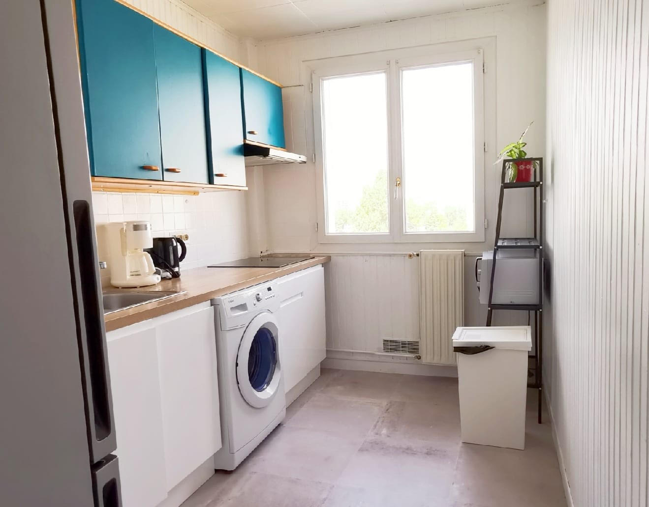 Photo A DEUX PAS DU CENTRE, EMPLACEMENT IDÉAL, APPARTEMENT EN COLOCATION MEUBLÉ 3 CHAMBRES, LOUÉ 1155 /mois image 5/6