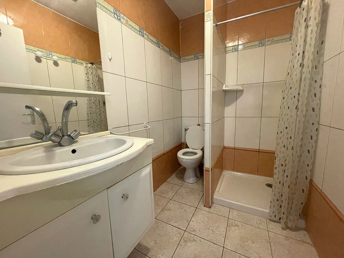 Photo SAINTE SAVINE, STUDIO MEUBLÉ DE 20,5M² image 3/4