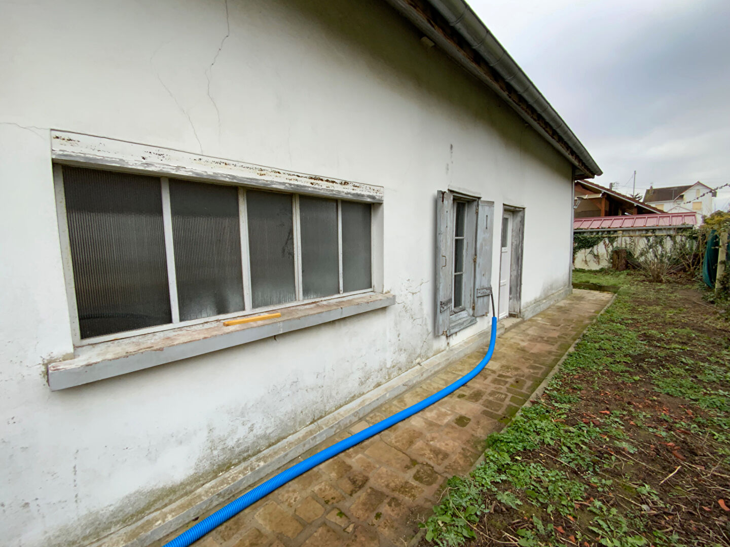 Photo SAINT JULIEN LES VILLAS, dans un cadre recherché, maison à aménager avec parking et jardin image 2/6