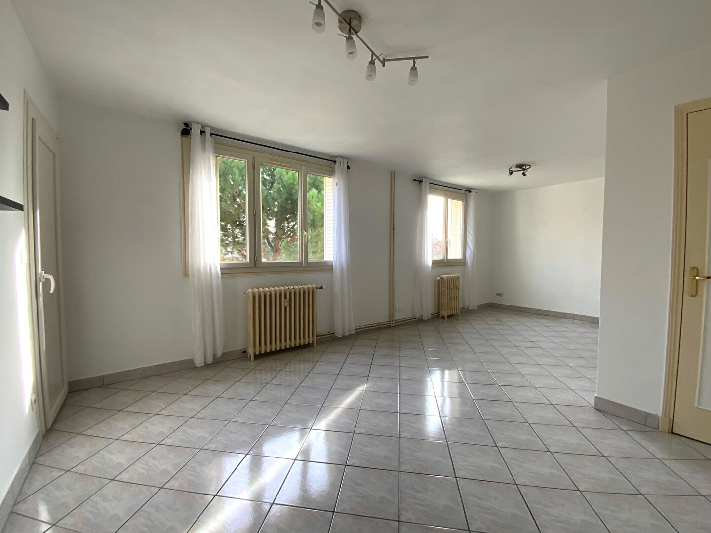 Photo AU PIED DU CENTRE VILLE, T4 DE 62M², IDÉAL COLOCATION, RENTABILITÉ POSSIBLE 10% image 1/6