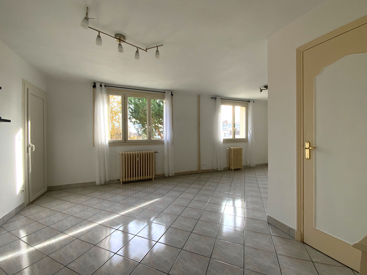 Photo AU PIED DU CENTRE VILLE, T4 DE 62M², IDÉAL COLOCATION, RENTABILITÉ POSSIBLE 10% image 3/6