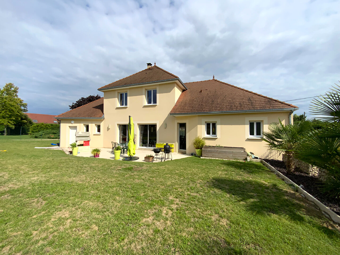 Photo A MONTAULIN, BEAU PAVILLON DE 210M² SUR TERRAIN DE 900M² image 2/6