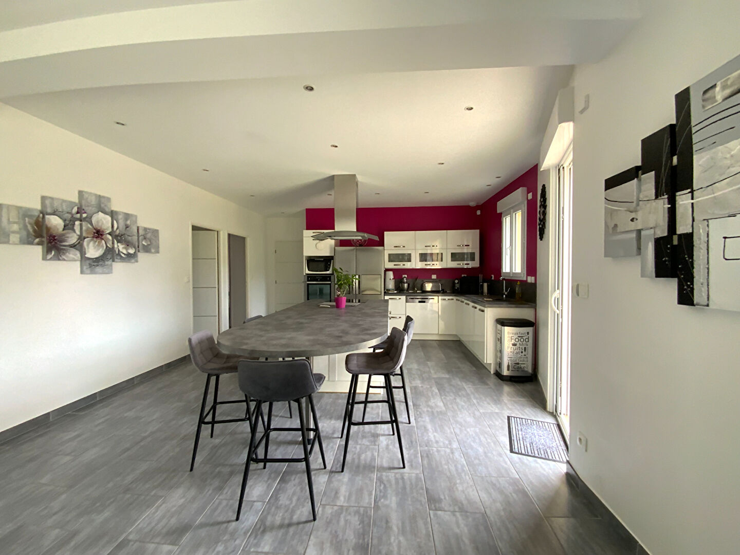 Photo A MONTAULIN, BEAU PAVILLON DE 210M² SUR TERRAIN DE 900M² image 3/6