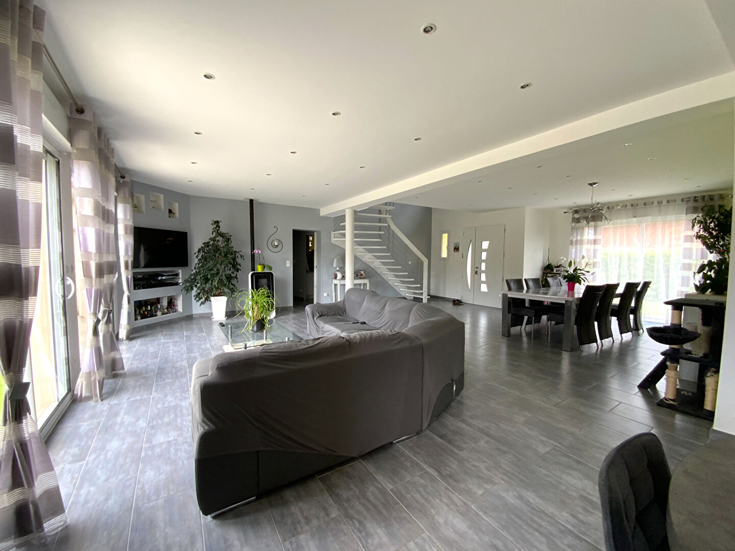 Photo A MONTAULIN, BEAU PAVILLON DE 210M² SUR TERRAIN DE 900M² image 4/6