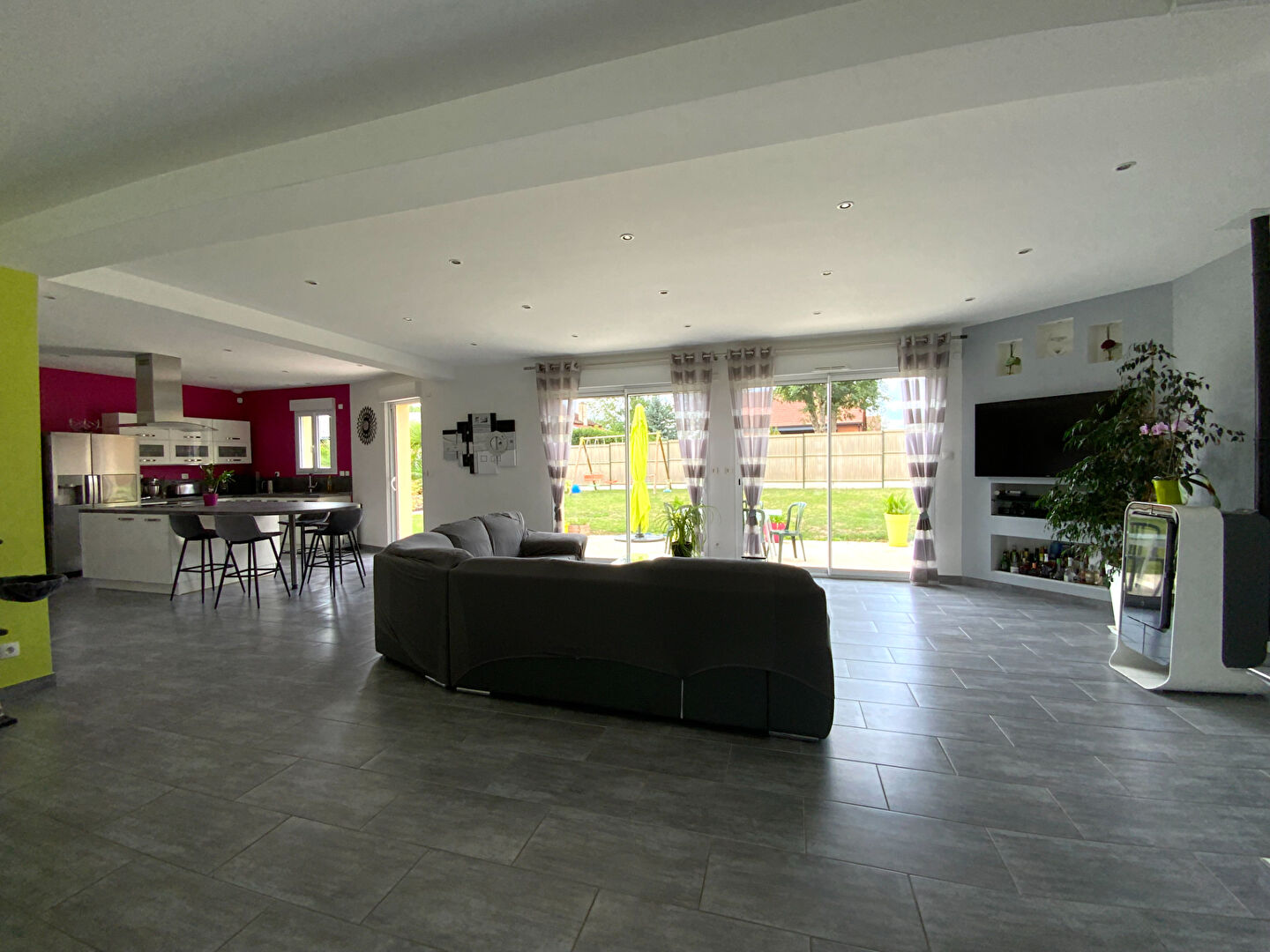 Photo A MONTAULIN, BEAU PAVILLON DE 210M² SUR TERRAIN DE 900M² image 6/6