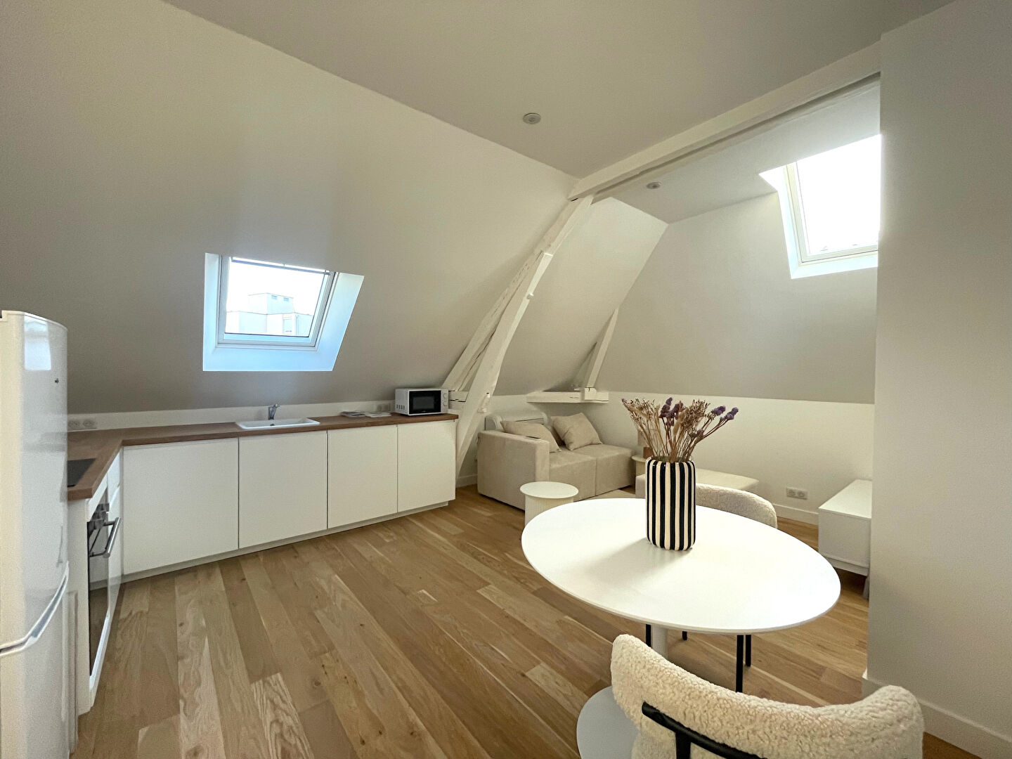 Photo A PROXIMITÉ DU CENTRE, T2 MEUBLÉ ENTIÈREMENT RÉNOVÉ AVEC PARKING image 1/6